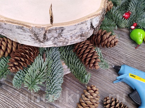 Новогодняя композиция из древесных спилов